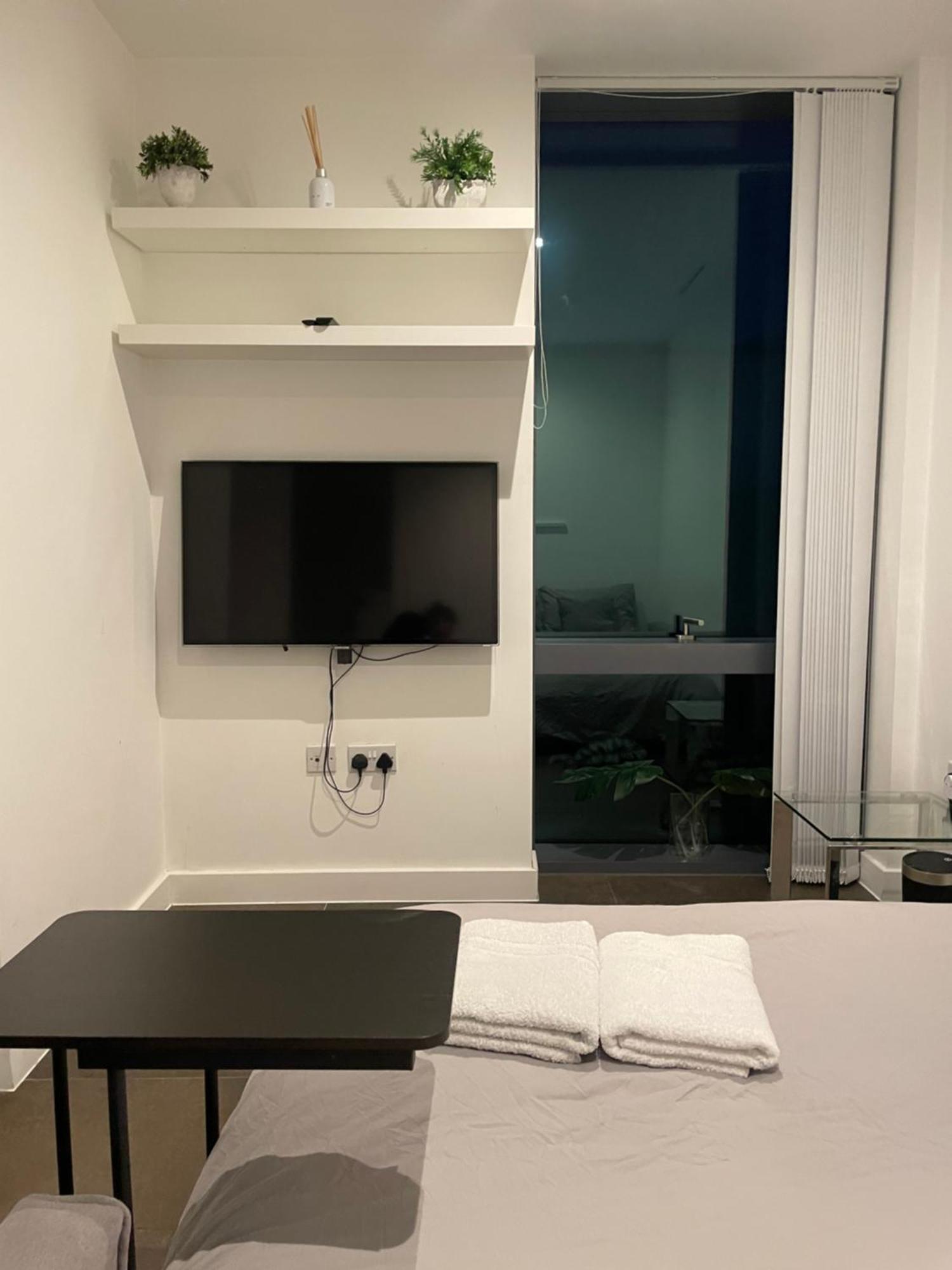 Shared Apartment In Central Лондон Экстерьер фото